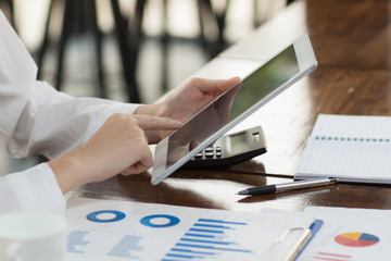 Fototapeta premium Business people use tablets for analysis. Businessmen using a tablet for work and investment planning.