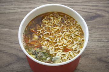 ビーフヌードル　インスタントラーメン 