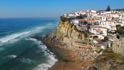 Fototapeta na wymiar The beautiful colours of the portuguese coastline