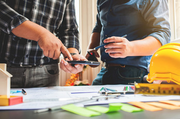 Architects and engineers are using digital calculators to calculate wages for contractors.