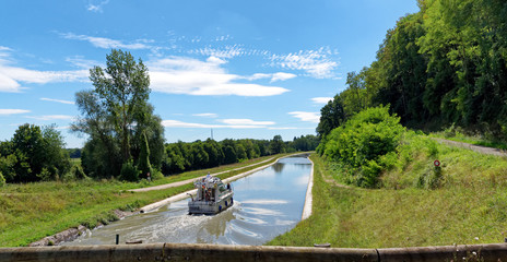 Briares canal in the Loire valley © hassan bensliman
