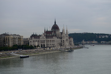 Obraz na płótnie Canvas parliament in budapest