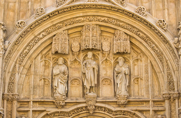 Detalle portada obispado de Cordoba