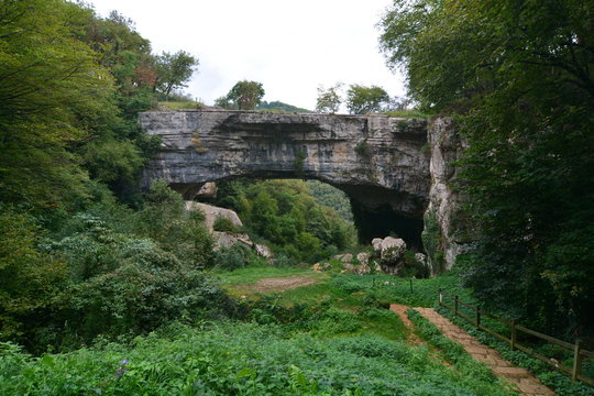 ponte di veja in lessinia arco naturale di roccia
