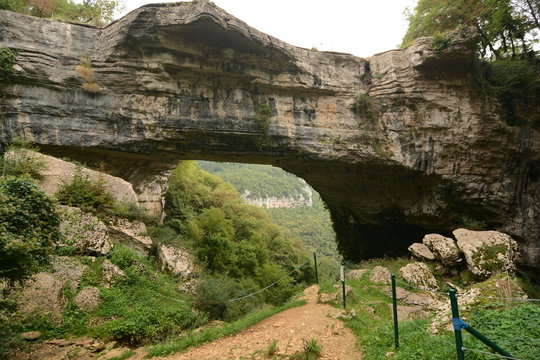 ponte di veja in lessinia arco naturale di roccia