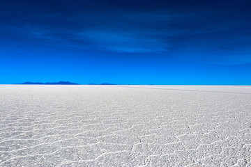 Fototapeta na wymiar Breathtaking Bolivian Scenery - Deserts, salt flats, sunrise, sunset, vicuna, llama, lama, cactus, snow, lakes, flamingos 
