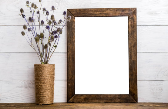 Wooden picture frame with linen