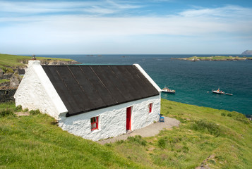 Fototapeta na wymiar Lone cottage on Blasket island. Dingle Peninsula, Ireland