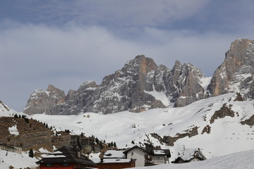 Passo  Rolle  - Dolomiti  - fine inverno  2016