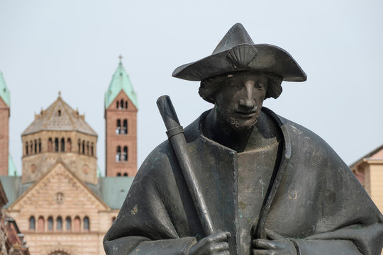 Pilgrim memorial in front of Speyer Cathedral