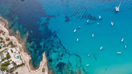 Aguas Cristalinas de Cala Comte 