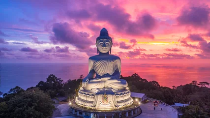 Fotobehang Luchtfoto Big Buddha in schemerlicht, Big Buddha landmark van Phuket, Phukei Island, Thailand. © Kalyakan