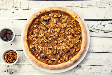  sweet pizza with nuts