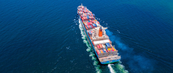 Cargo ships with full container receipts to import and export products worldwide