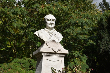 Buste de Sainte-Beuve à Paris, France