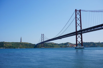 Fototapeta na wymiar bridge sea water banks Portugal