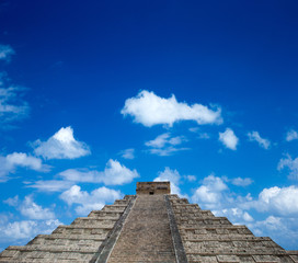 Fototapeta na wymiar Kukulkan Pyramid in Chichen Itza Site, Mexico