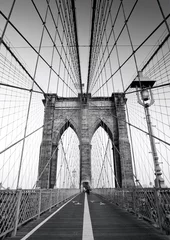 Cercles muraux TAXI de new york Brooklyn Bridge in black and white, NYC, Manhattan, USA