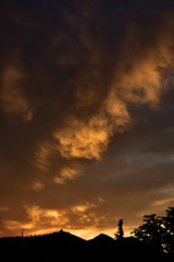 Obraz premium autumn sunset landscape with dramatic sky