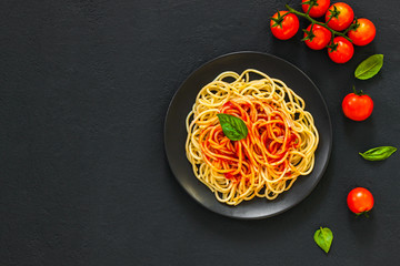?lassic italian spaghetti pasta with tomato sauce