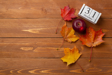 Still life with a view of the calendar and autumn leaves