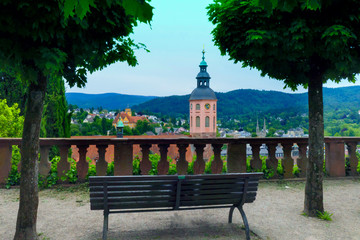 Blick über Baden-Baden auf die Stiftskirche am Marktplatz Vintage stil