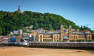 Fototapeta premium View on the beach of San Sebastian, Spain