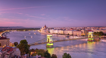Fototapeta na wymiar View on the famous Chain Bridge, Budapest