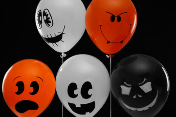 Obraz premium Spooky balloons for Halloween party on black background