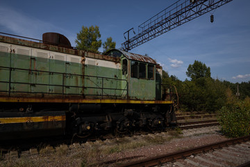 Fototapeta na wymiar Rusted green and yellow train 