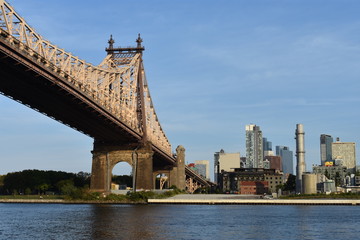 Fototapeta na wymiar The Ed Koch Queensboro Bridge, also known as the 59th Street Bridge, and the midtown Manhattan skyline viewed from New York City's Roosevelt Island. -16