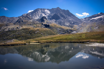 paysage de montagne: alpes françaises en été