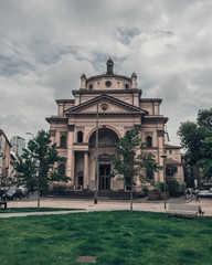 Obraz premium Edificios Urbanos en la ciudad de Milán Italia