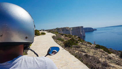 Fototapeta na wymiar Sommer Insel Malta Meer Herbst Warm Urlaub Travel Abenteuer Boot Motorrad Stadt