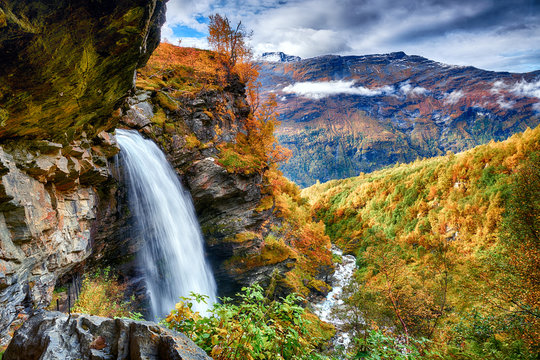 Beautifull waterfall in autumn scenery © Piotr Krzeslak
