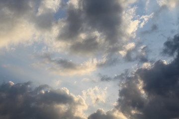 Fototapeta na wymiar Cielo e nuvole in autunno