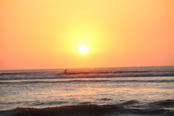 atardeceres en la playa huanchaco  la libertad peru