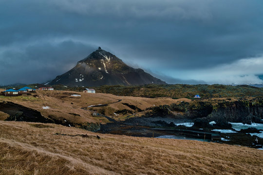Iceland, Snaefellsjokull-Nationalpark, Hellnar, Smelliness Peninsula at early morning