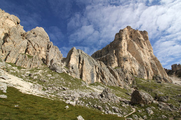 Fototapeta na wymiar i Mugoni (Gruppo del Catinaccio, Val di Fassa)