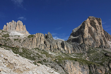 Fototapeta na wymiar il Vajolon e i Mugoni (Gruppo del Catinaccio, Val di Fassa)