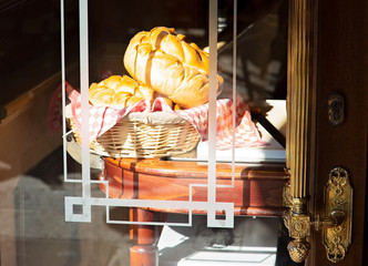 Venetian restaurant with the views of scenic Rialto Bridge