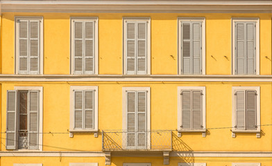 Fototapeta na wymiar Yellow House