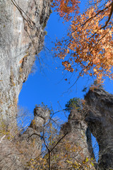 妙義山の第二石門と紅葉