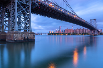 Fototapeta na wymiar Brooklyn Bridge and Downtown Manhattan on a cloudy morning with long exposure