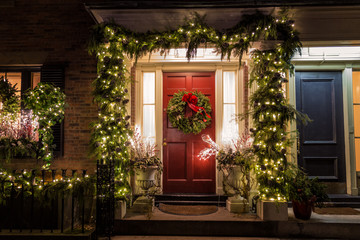 Fototapeta na wymiar Christmas Decoration on the Door