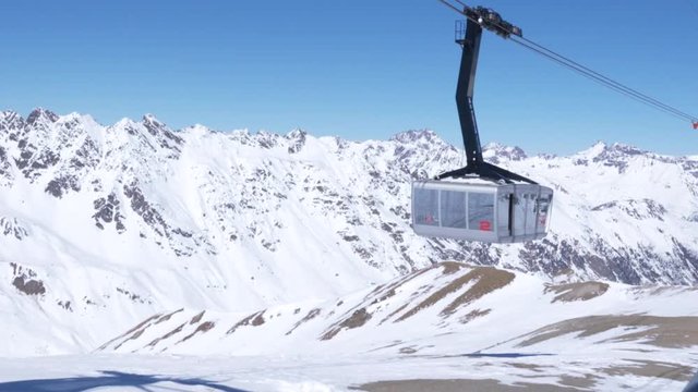 ski gondola ischgl val gronda descending
