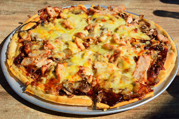 Pizza with barbecue chicken.