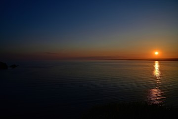 Obraz premium 北の岬に沈む夕日の情景＠北海道
