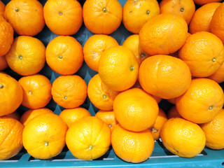 oranges in the market