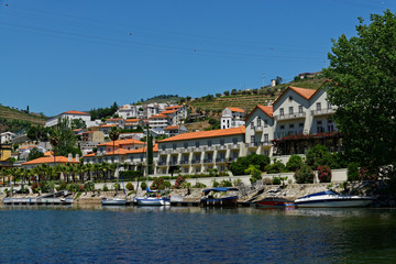 Fototapeta na wymiar Pinhao, vom Douro aus gesehen, Portugal